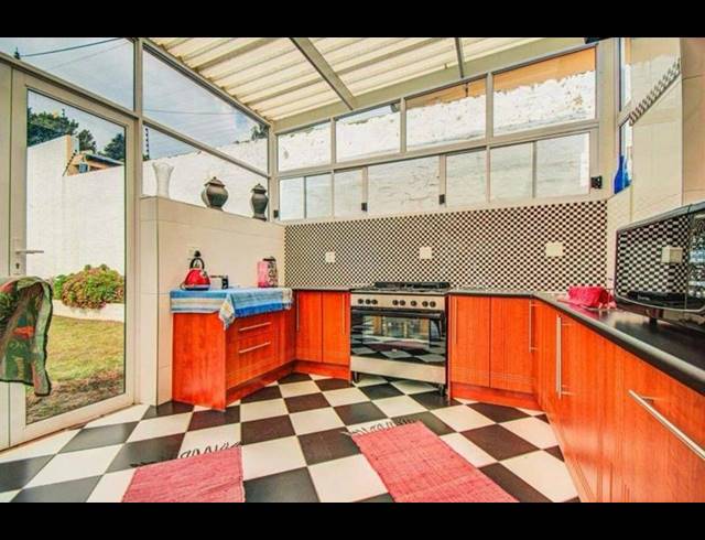 2 BEDROOM HOUSE FOR SALE IN KENSINGTON